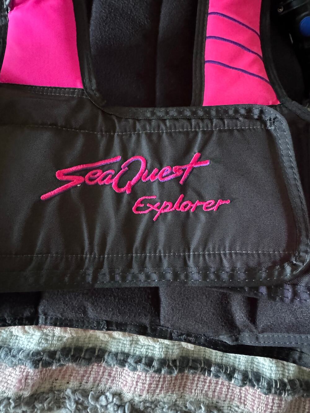 SeaQuest Explorer USA Hot Pink Scuba Vest & Mouth Hose Women’s Small